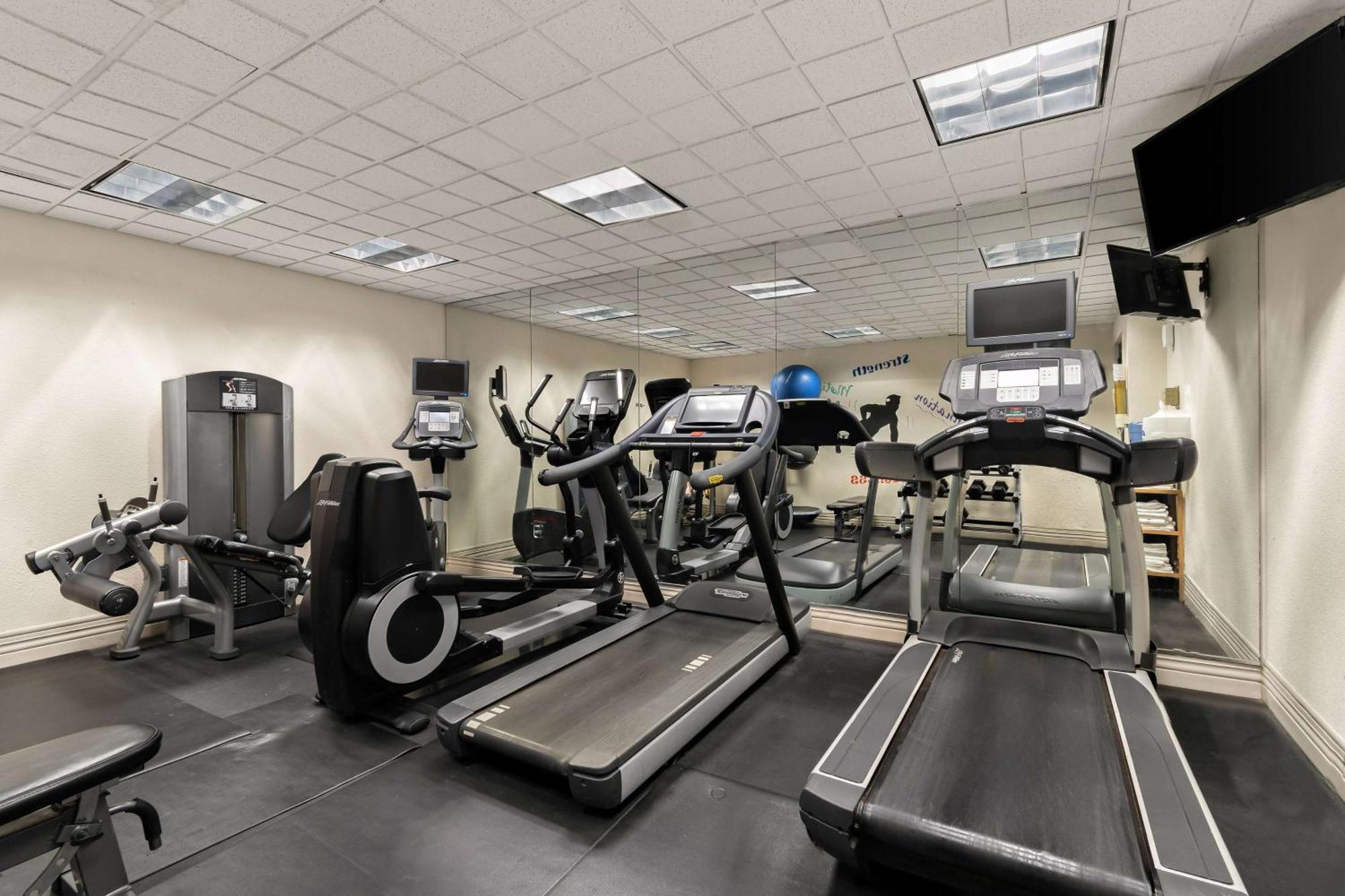 Ramada By Wyndham Harrisburg/Hershey Area Bagian luar foto