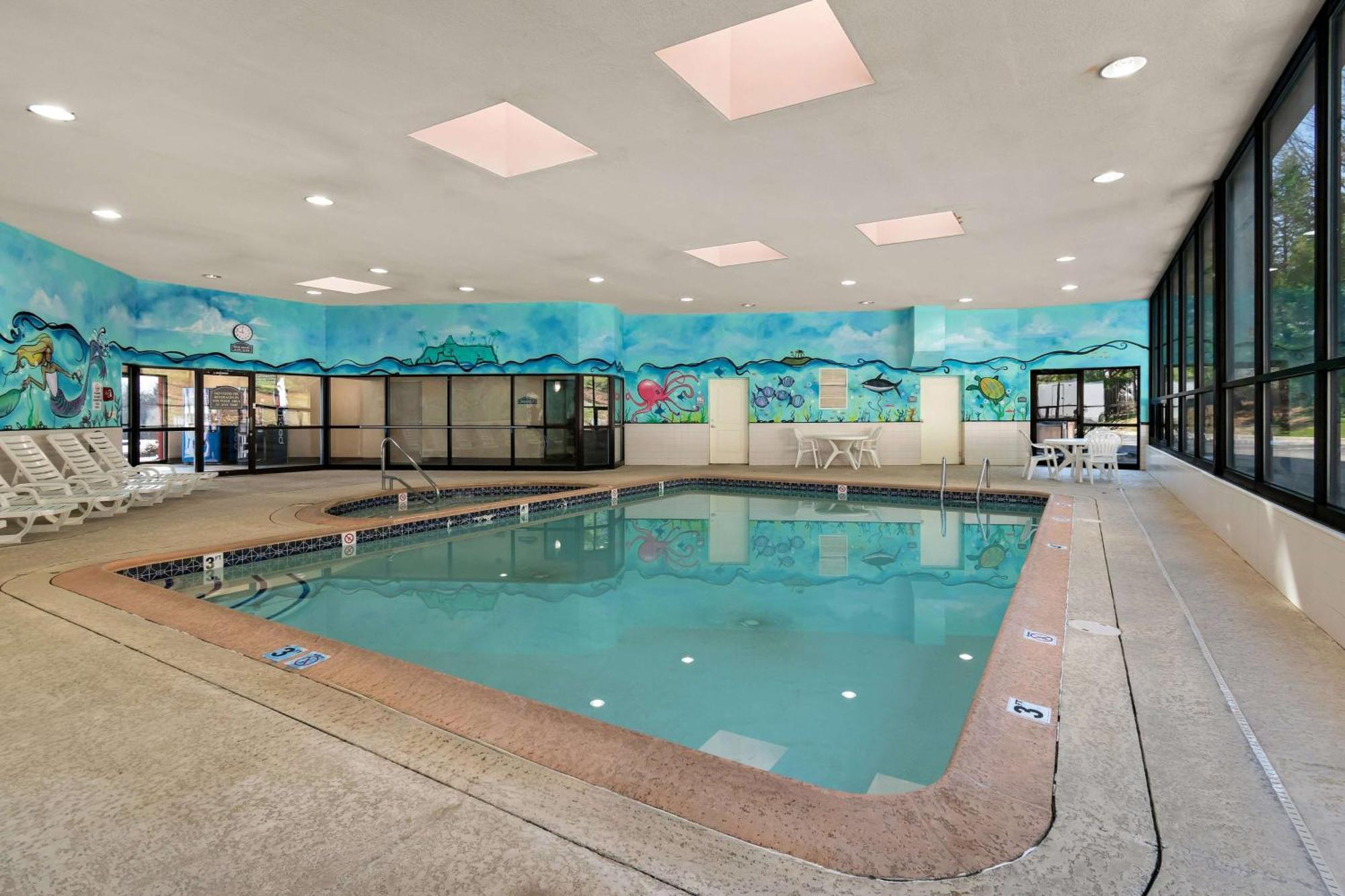Ramada By Wyndham Harrisburg/Hershey Area Bagian luar foto