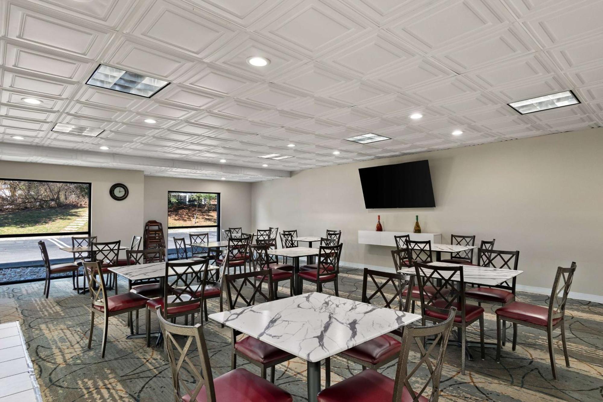 Ramada By Wyndham Harrisburg/Hershey Area Bagian luar foto