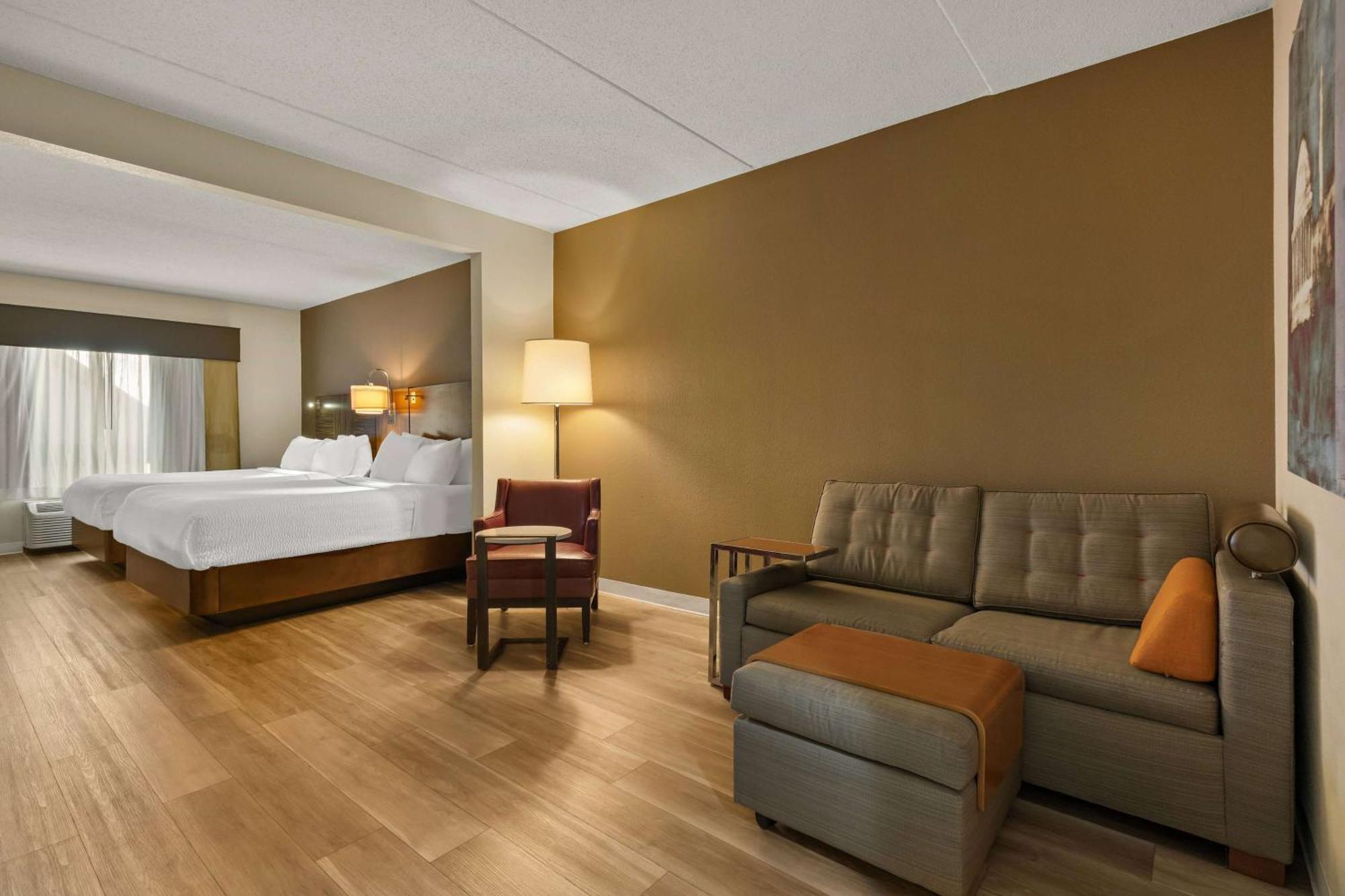 Ramada By Wyndham Harrisburg/Hershey Area Bagian luar foto