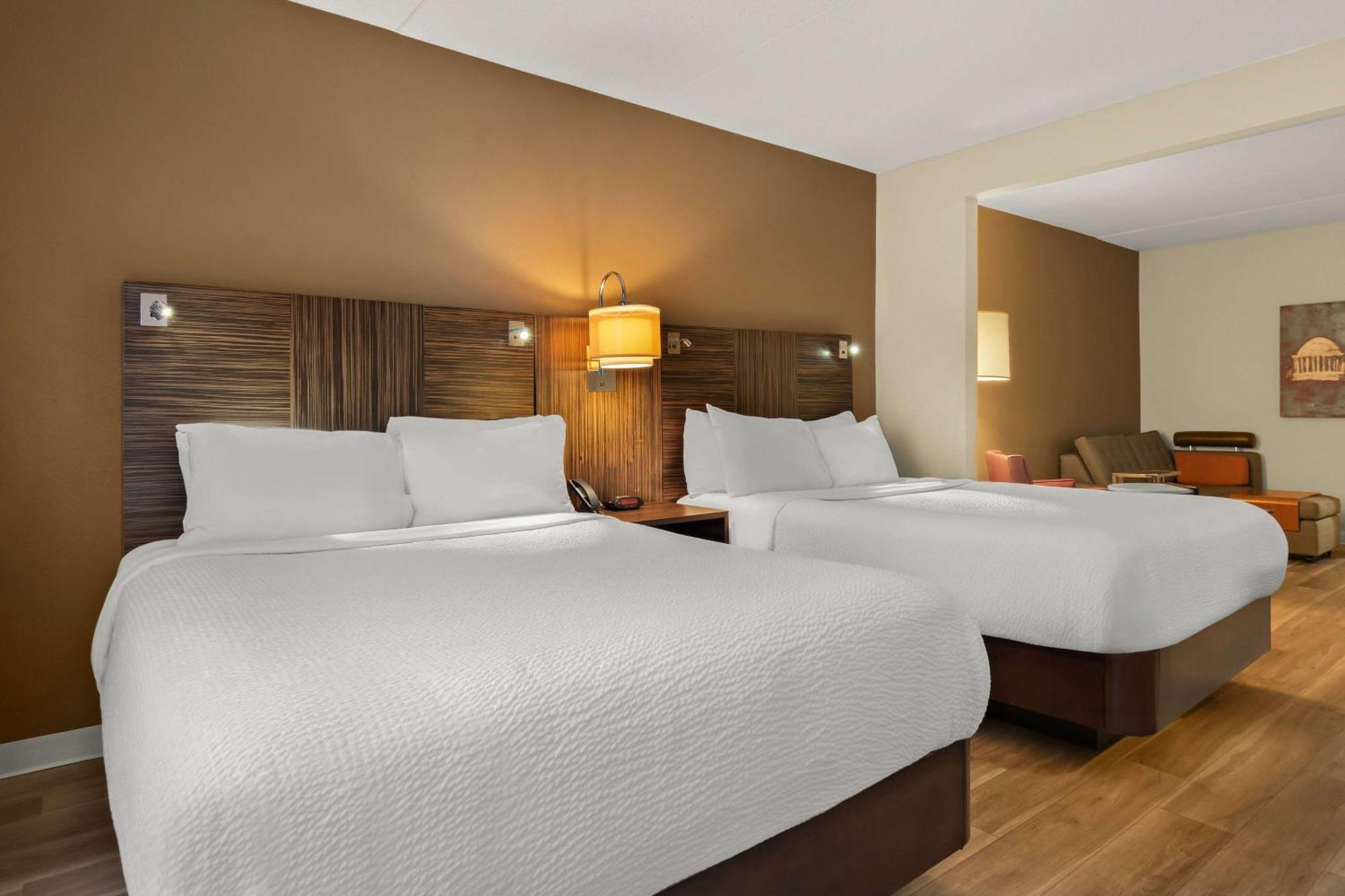 Ramada By Wyndham Harrisburg/Hershey Area Bagian luar foto