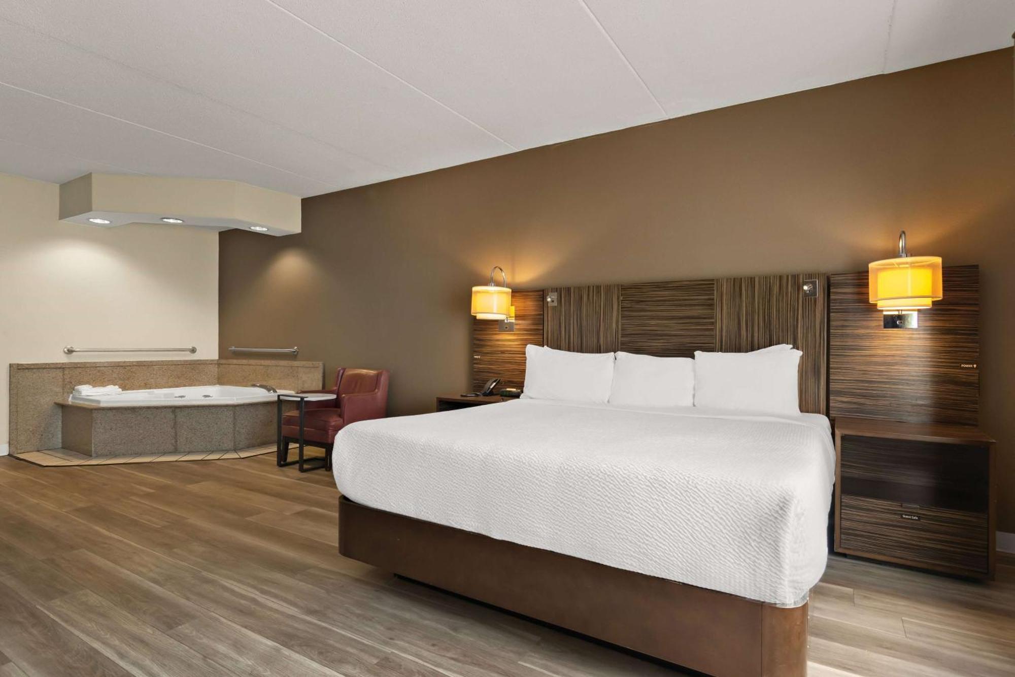 Ramada By Wyndham Harrisburg/Hershey Area Bagian luar foto