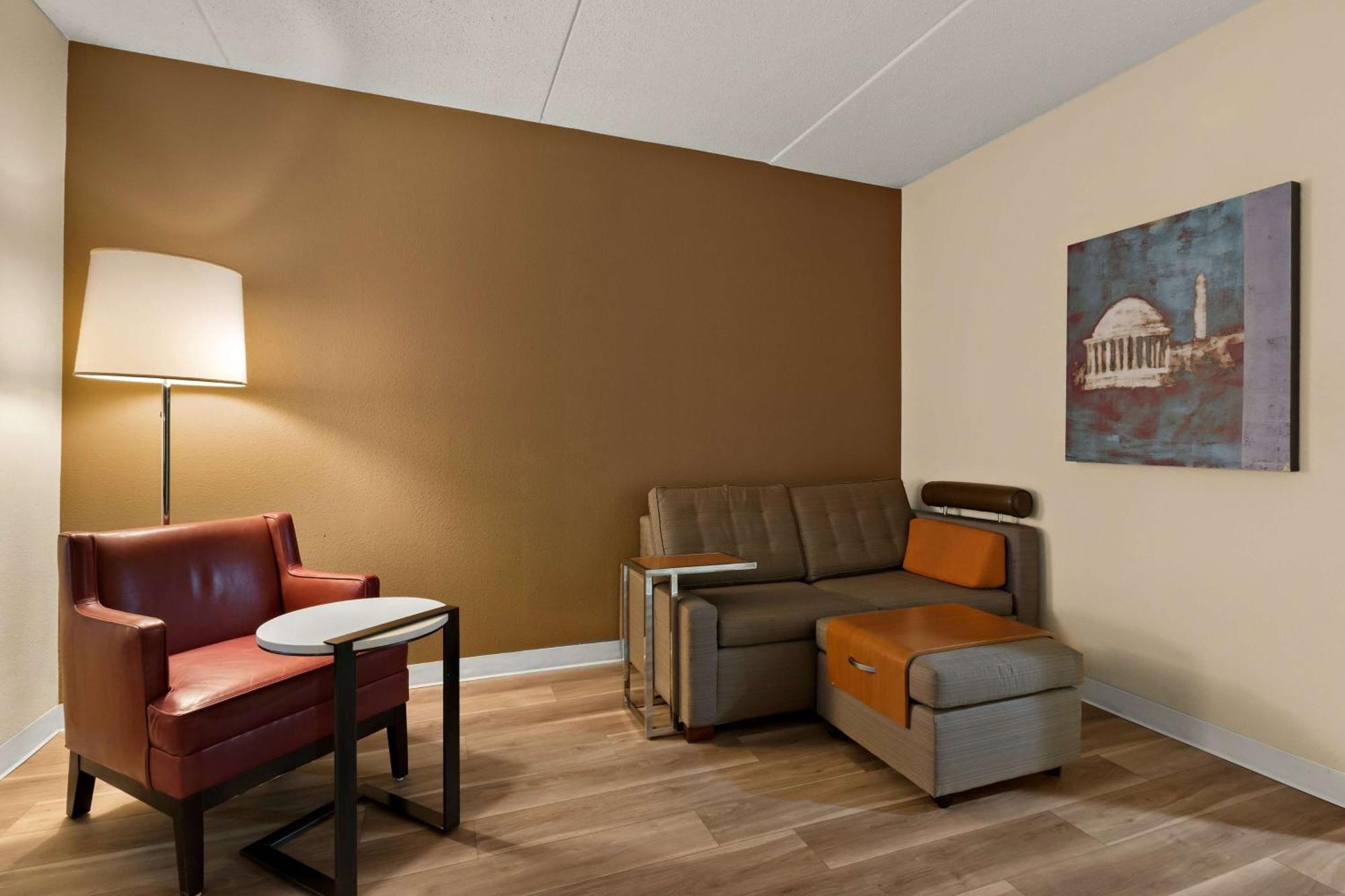 Ramada By Wyndham Harrisburg/Hershey Area Bagian luar foto
