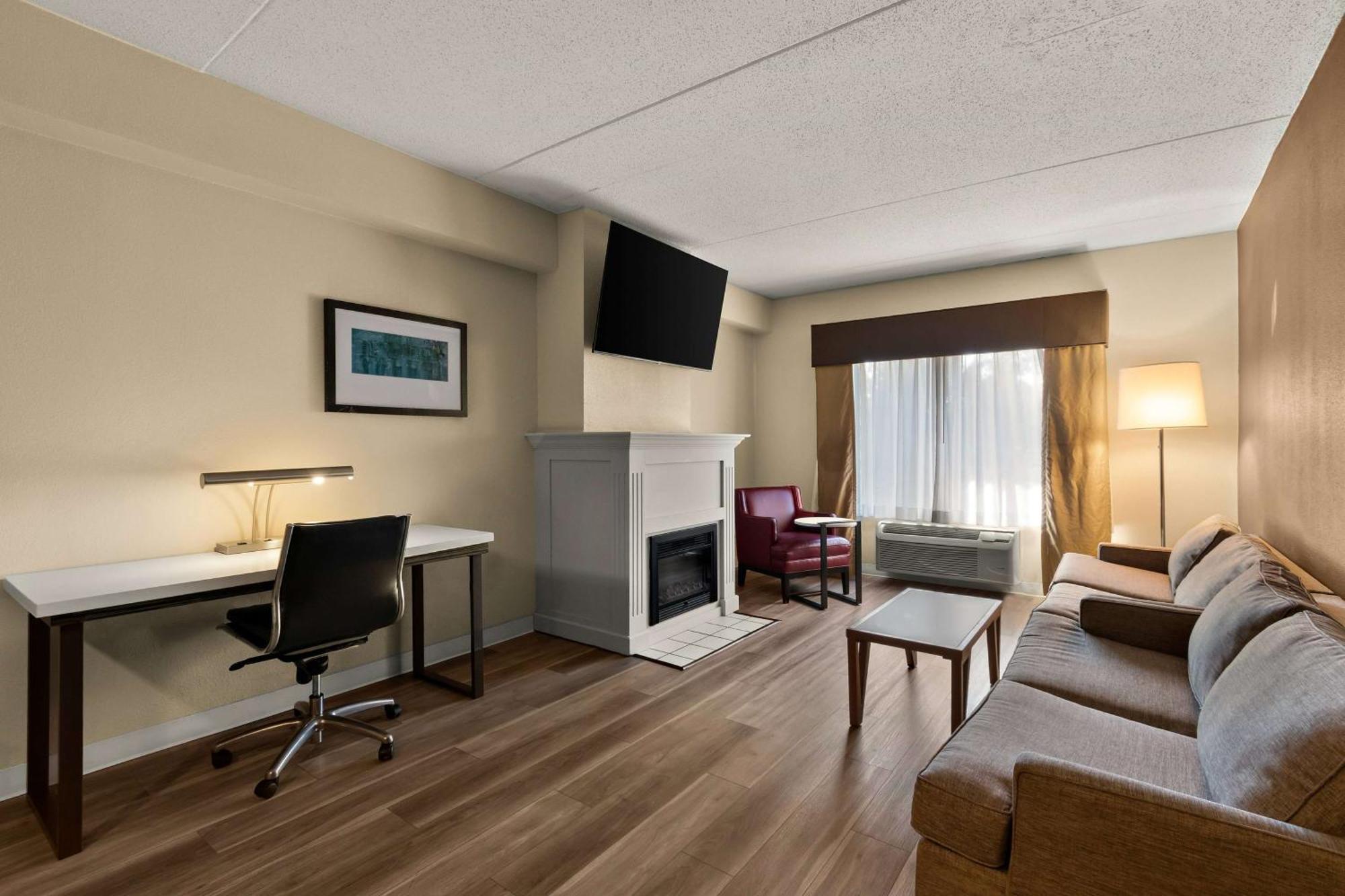 Ramada By Wyndham Harrisburg/Hershey Area Bagian luar foto
