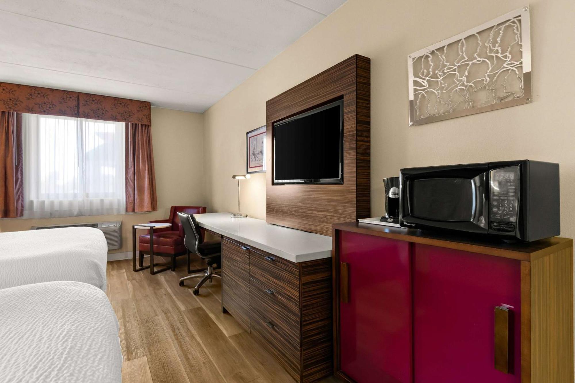 Ramada By Wyndham Harrisburg/Hershey Area Bagian luar foto