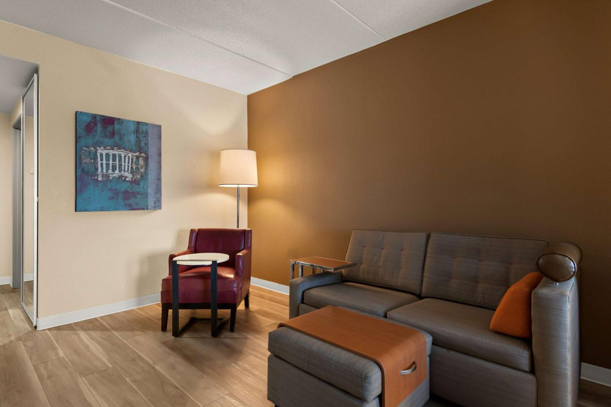 Ramada By Wyndham Harrisburg/Hershey Area Bagian luar foto