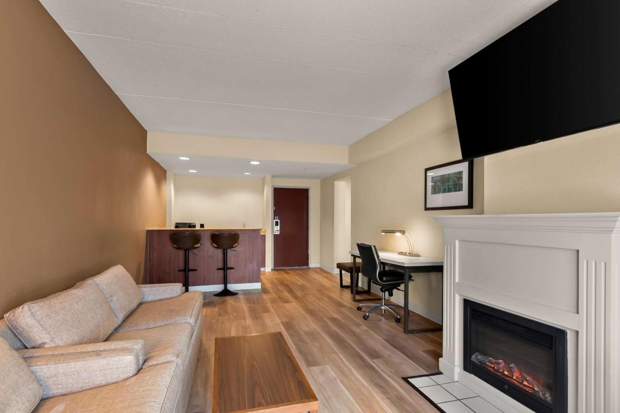 Ramada By Wyndham Harrisburg/Hershey Area Bagian luar foto