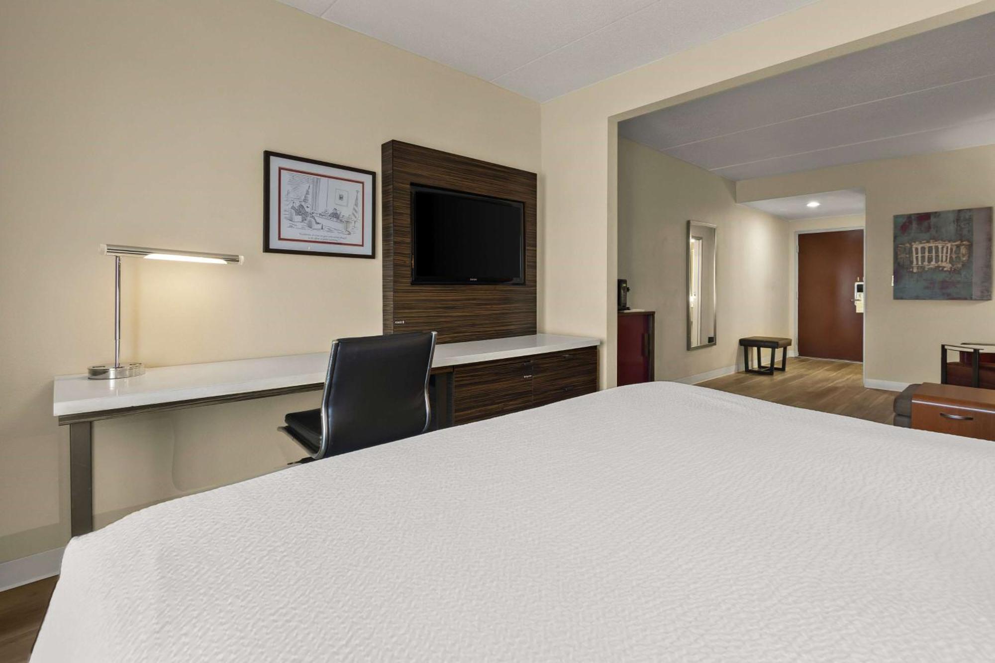 Ramada By Wyndham Harrisburg/Hershey Area Bagian luar foto