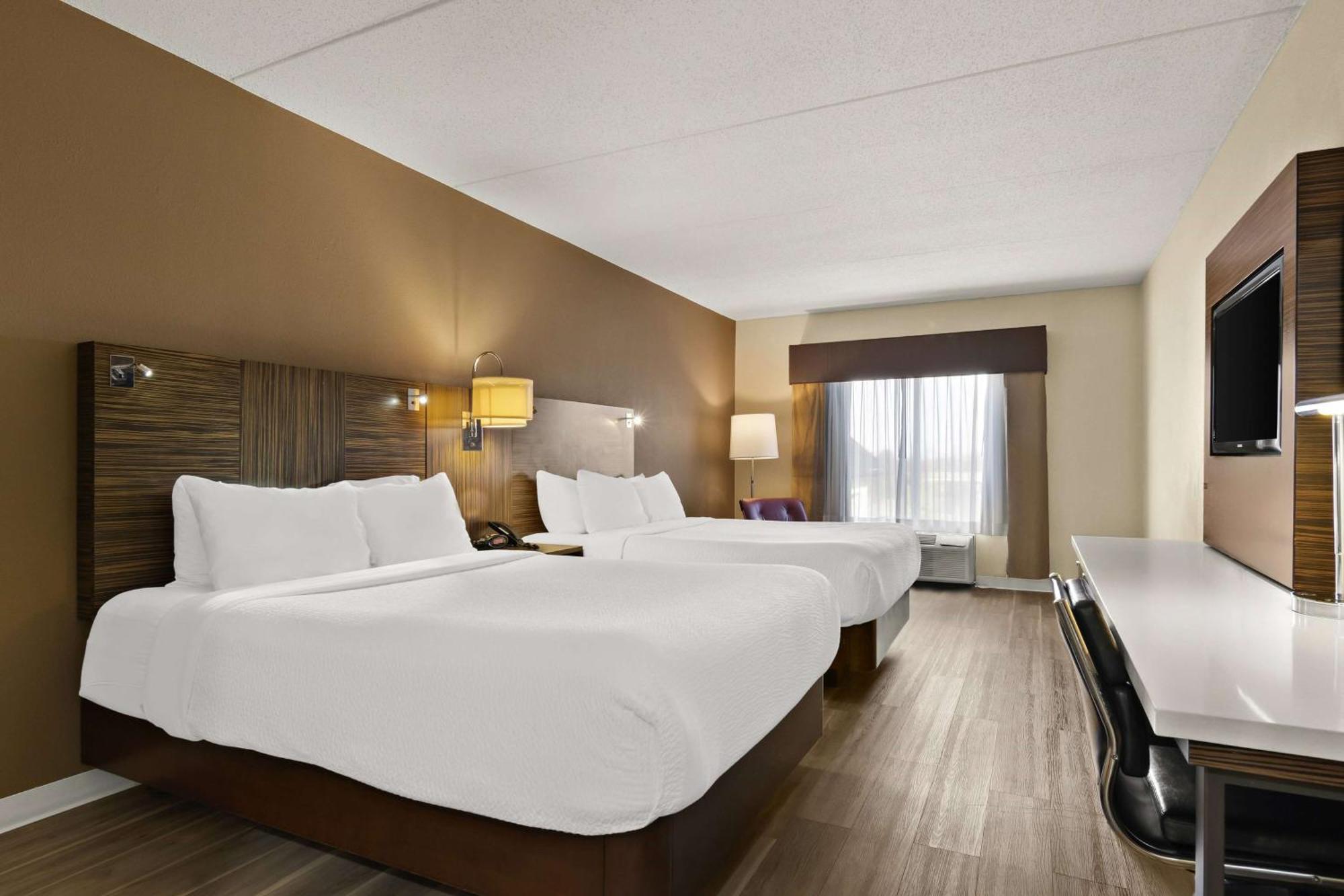 Ramada By Wyndham Harrisburg/Hershey Area Bagian luar foto