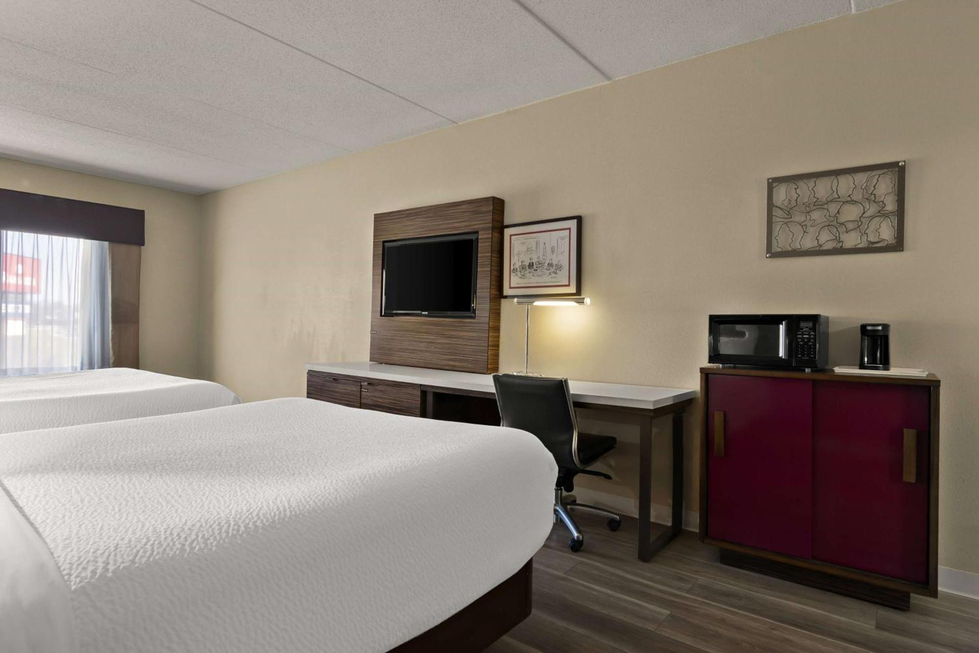 Ramada By Wyndham Harrisburg/Hershey Area Bagian luar foto