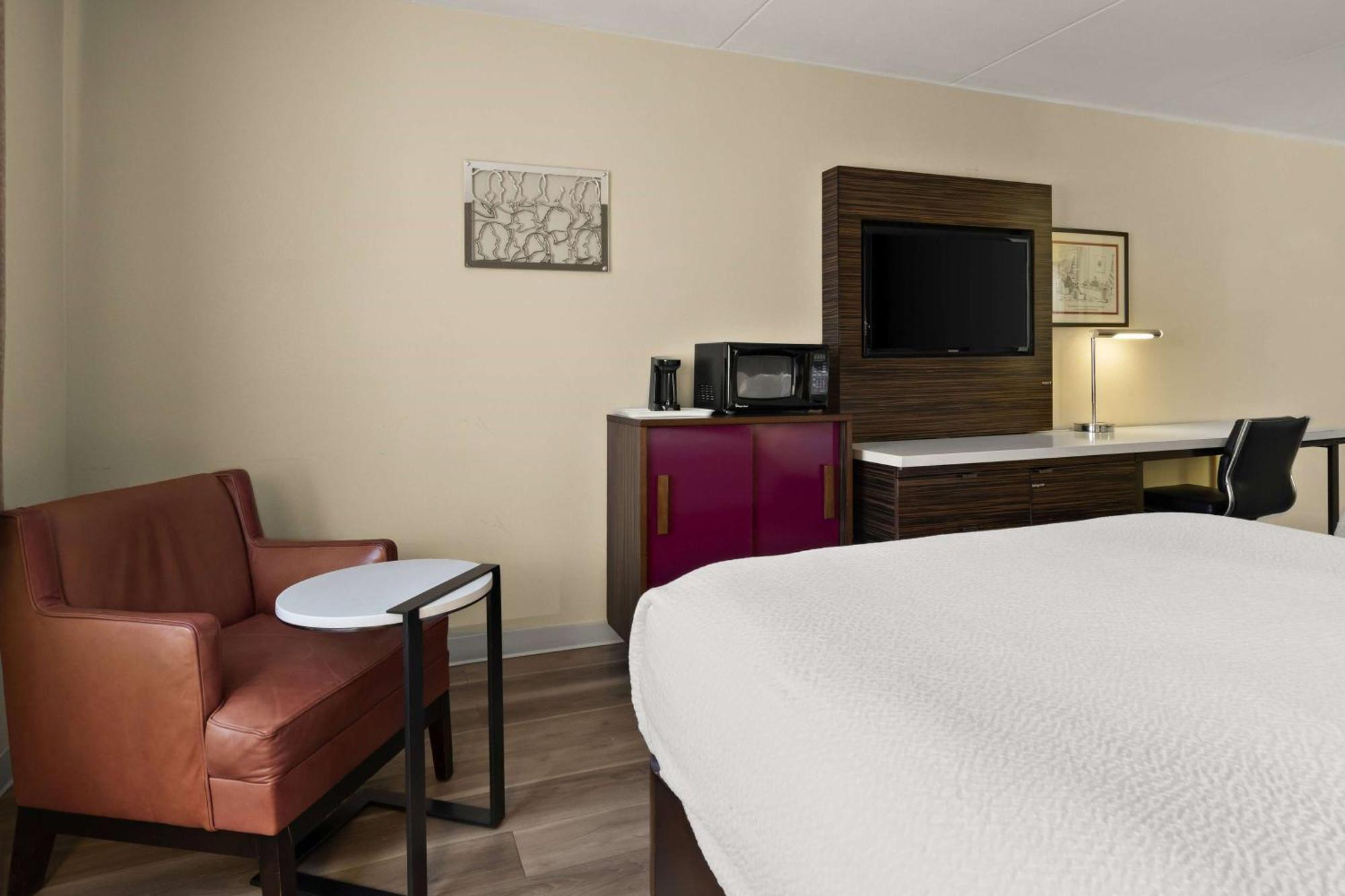 Ramada By Wyndham Harrisburg/Hershey Area Bagian luar foto