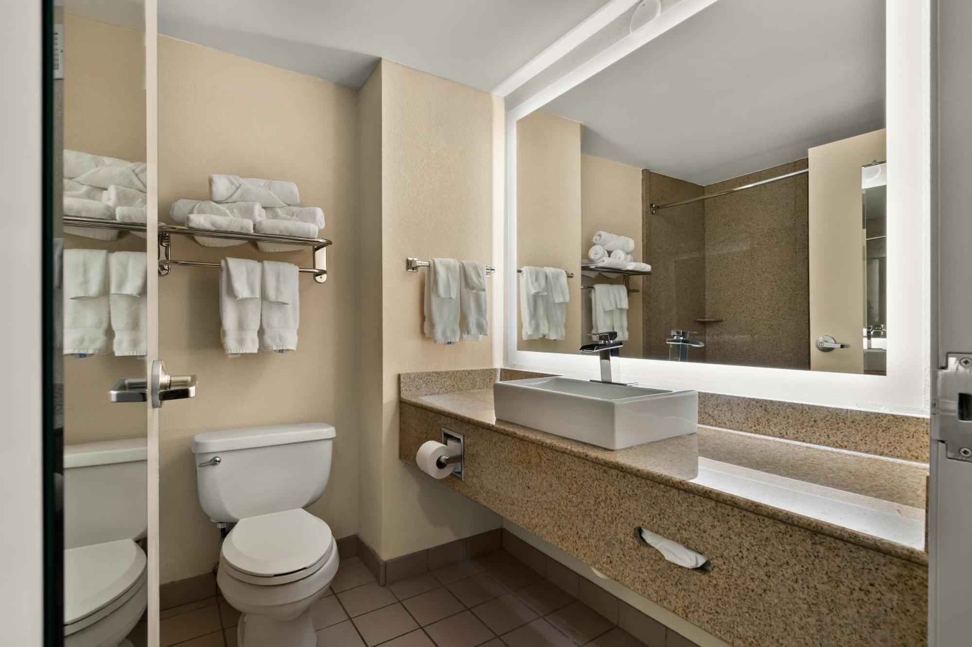 Ramada By Wyndham Harrisburg/Hershey Area Bagian luar foto